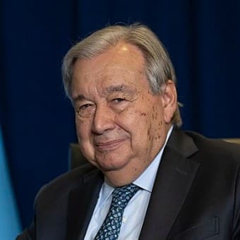 António Guterres, souriant.